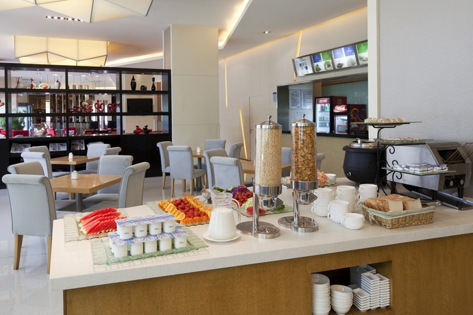 Imagen del bar/restaurante del Hotel Holiday Inn Express Meilong. Foto 3
