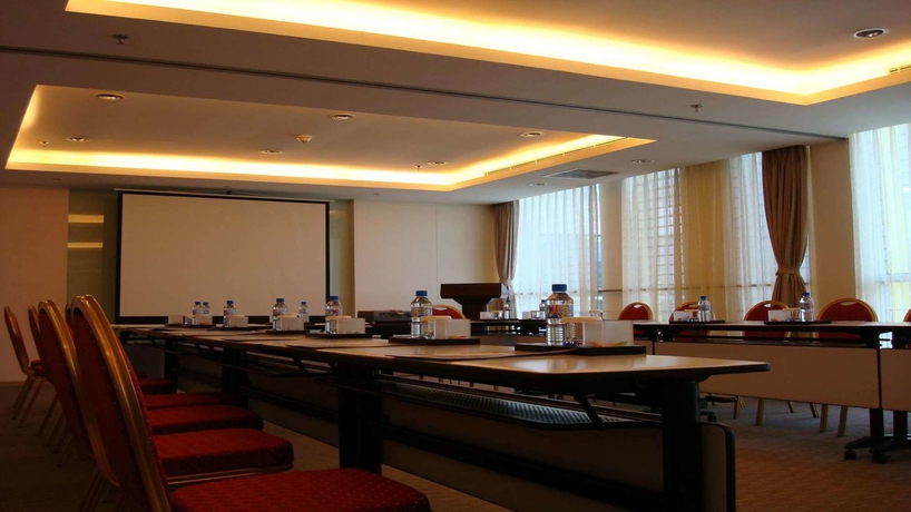 Imagen de los interiores del Hotel Holiday Inn Express Meilong. Foto 16