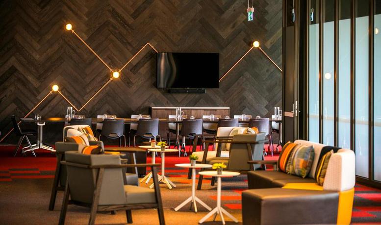 Imagen del bar/restaurante del Hotel Holiday Inn Express Melbourne Little Collins, An Ihg. Foto 2