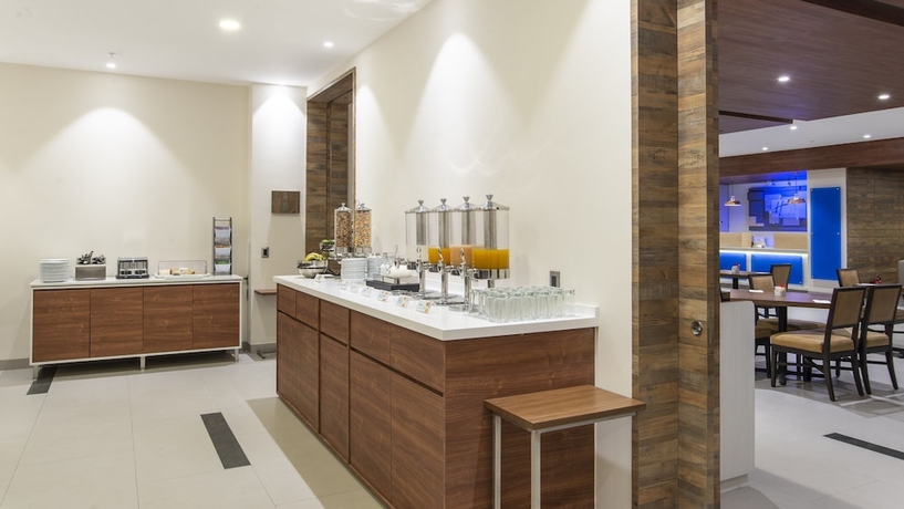 Imagen del bar/restaurante del Hotel Holiday Inn Express Mexico Basilica, An Ihg. Foto 4