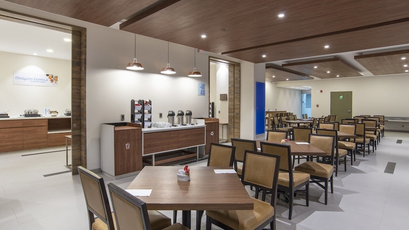 Imagen del bar/restaurante del Hotel Holiday Inn Express Mexico Basilica, An Ihg. Foto 5