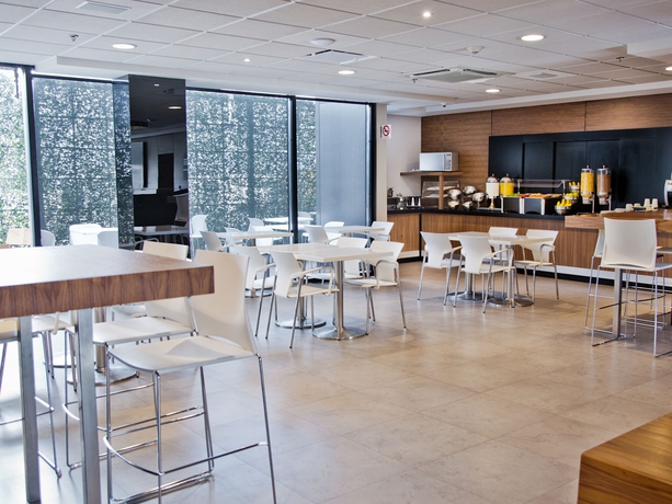 Imagen del bar/restaurante del Hotel Holiday Inn Express Mexico City Satelite, an IHG Hotel. Foto 5