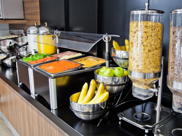 Imagen del bar/restaurante del Hotel Holiday Inn Express Mexico City Satelite, an IHG Hotel. Foto 8