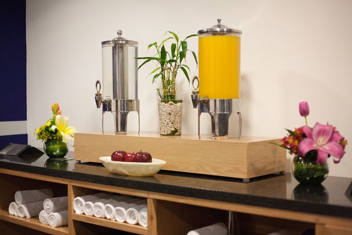 Imagen del bar/restaurante del Hotel Holiday Inn Express Mexico Reforma. Foto 3