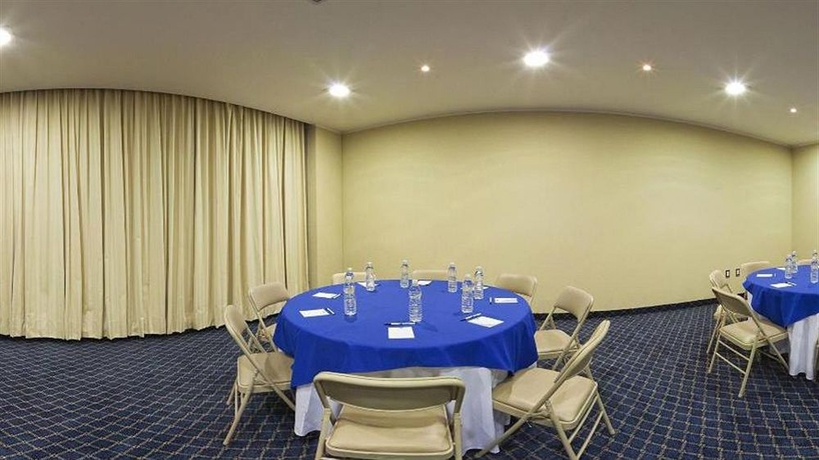 Imagen de los interiores del Hotel Holiday Inn Express Mexico Santa Fe. Foto 16
