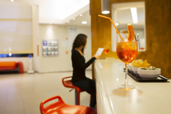 Imagen de los interiores del Hotel Holiday Inn Express Milan Malpensa Airport. Foto 11