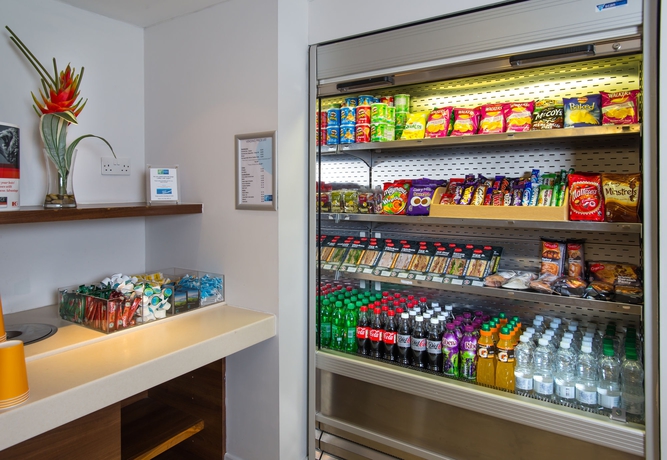 Imagen del bar/restaurante del Hotel Holiday Inn Express Milton Keynes, An Ihg. Foto 2