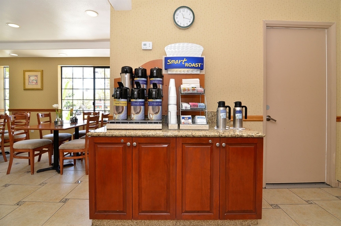 Imagen del bar/restaurante del Hotel Holiday Inn Express Mira Mesa-san Diego, An Ihg. Foto 3