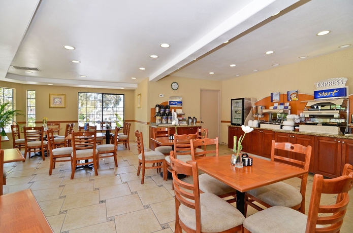 Imagen del bar/restaurante del Hotel Holiday Inn Express Mira Mesa-san Diego, An Ihg. Foto 5