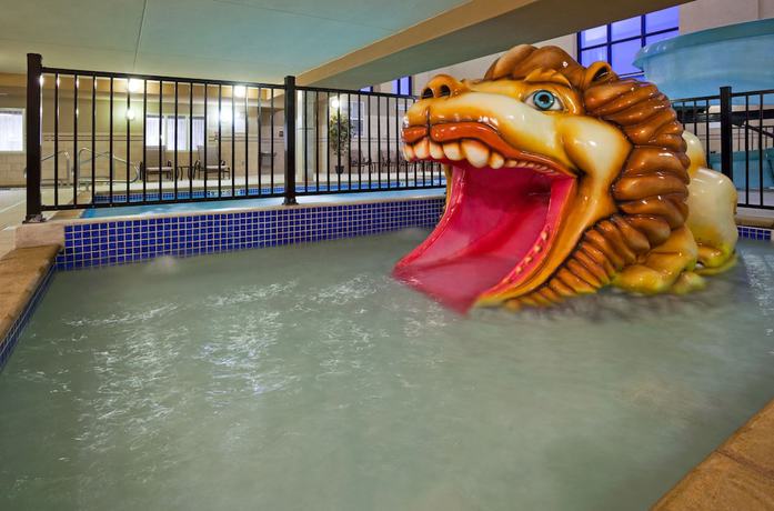 Imagen de la piscina del Hotel Holiday Inn Express Mitchell, An Ihg. Foto 19