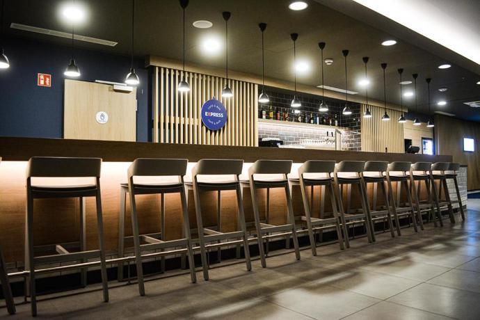 Imagen del bar/restaurante del Hotel Holiday Inn Express Munich - City East, by IHG. Foto 2