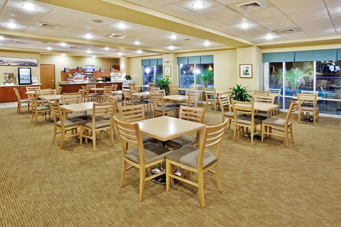 Imagen del bar/restaurante del Hotel Holiday Inn Express Myrtle Beach-broadway At The Beach, An Ihg. Foto 6