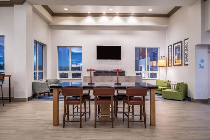 Imagen de los interiores del Hotel Holiday Inn Express Mystic, An Ihg. Foto 16