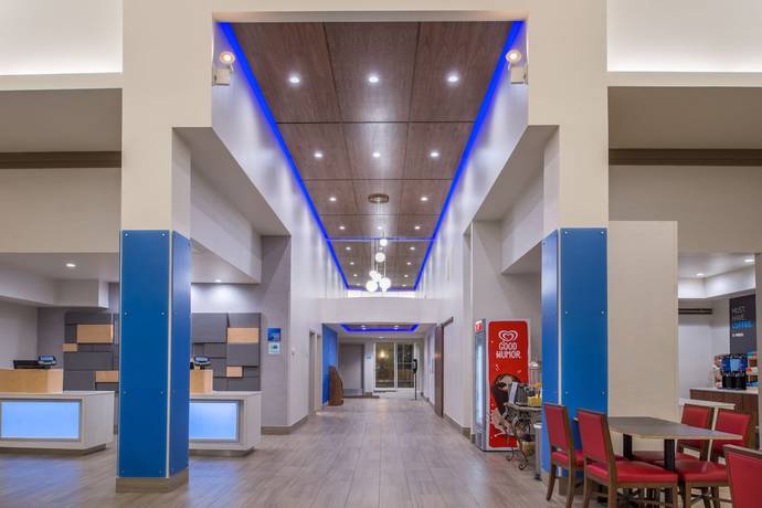 Imagen de los interiores del Hotel Holiday Inn Express Mystic, An Ihg. Foto 18