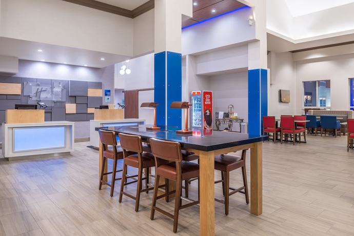 Imagen de los interiores del Hotel Holiday Inn Express Mystic, An Ihg. Foto 19