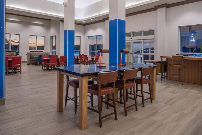 Imagen de los interiores del Hotel Holiday Inn Express Mystic, An Ihg. Foto 20