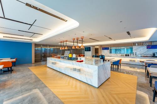 Imagen general del Hotel Holiday Inn Express Nanjing Riverside, an IHG. Foto 9