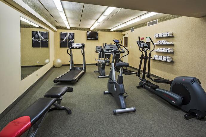 Imagen de los interiores del Hotel Holiday Inn Express Naperville. Foto 10