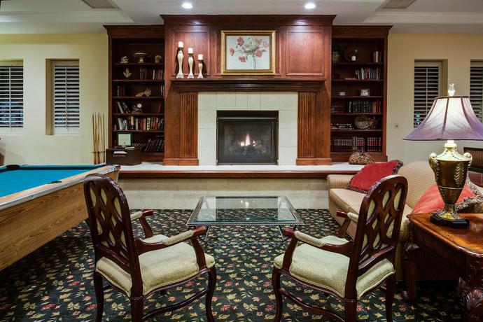 Imagen de los interiores del Hotel Holiday Inn Express Naperville. Foto 11