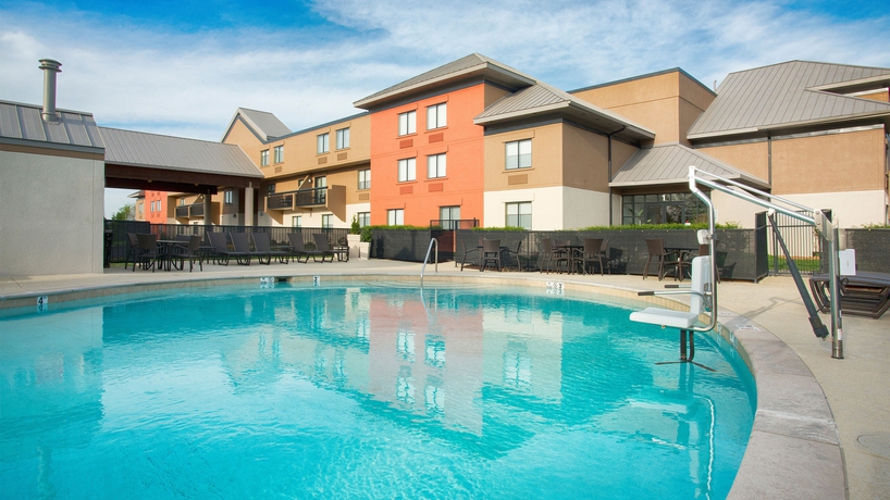 Imagen de la piscina del Hotel Holiday Inn Express Nashville Airport. Foto 15