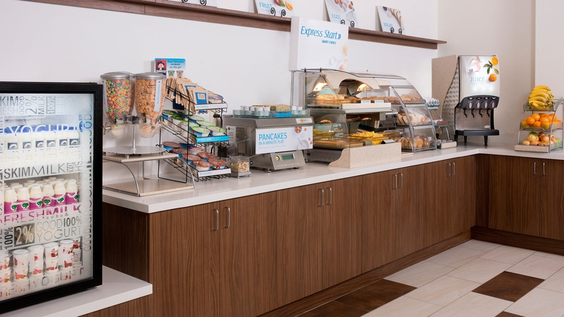 Imagen del bar/restaurante del Hotel Holiday Inn Express Nashville Airport. Foto 2