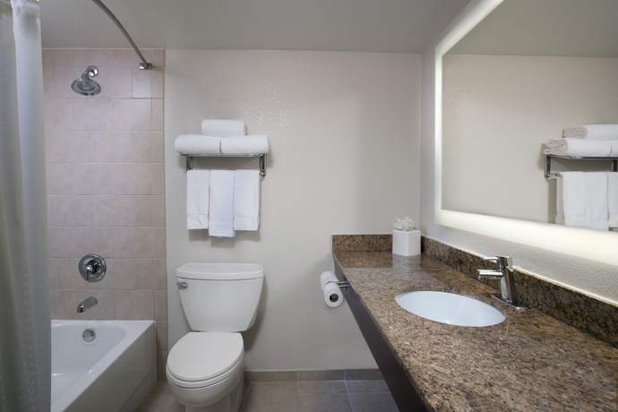 Imagen de la habitación del Hotel Holiday Inn Express Nashville Airport. Foto 7