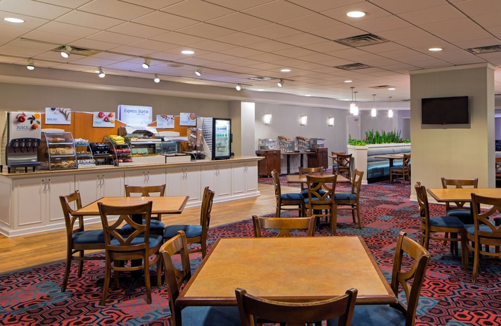 Imagen del bar/restaurante del Hotel Holiday Inn Express Nashville Downtown. Foto 2