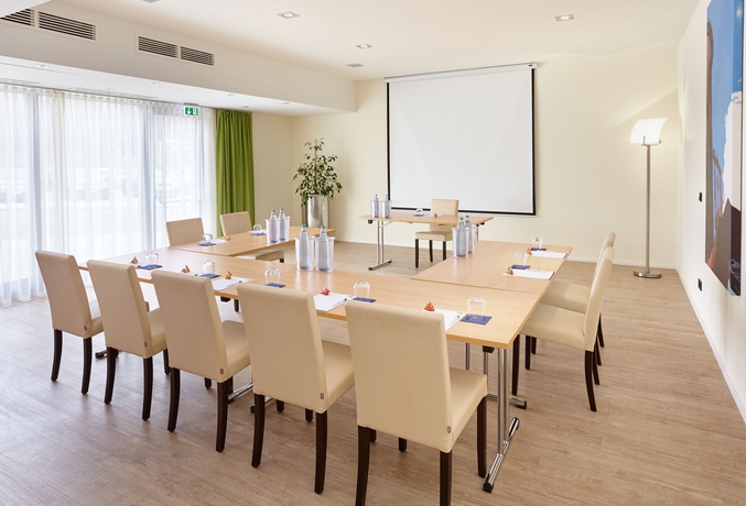 Imagen de los interiores del Hotel Holiday Inn Express Neunkirchen, An Ihg. Foto 16