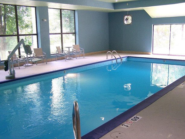 Imagen de la piscina del Hotel Holiday Inn Express New Albany - Louisville Nw, An Ihg. Foto 20