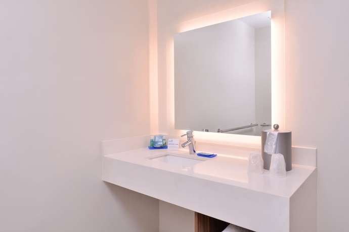 Imagen de la habitación del Hotel Holiday Inn Express New Orleans - St Charles, an IHG Hotel. Foto 10