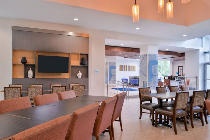 Imagen de los interiores del Hotel Holiday Inn Express New Orleans - St Charles, an IHG Hotel. Foto 16