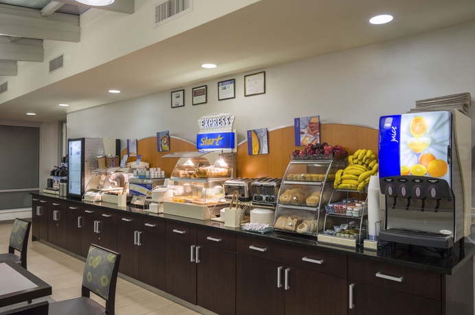 Imagen del bar/restaurante del Hotel Holiday Inn Express New York City-Wall Street. Foto 5