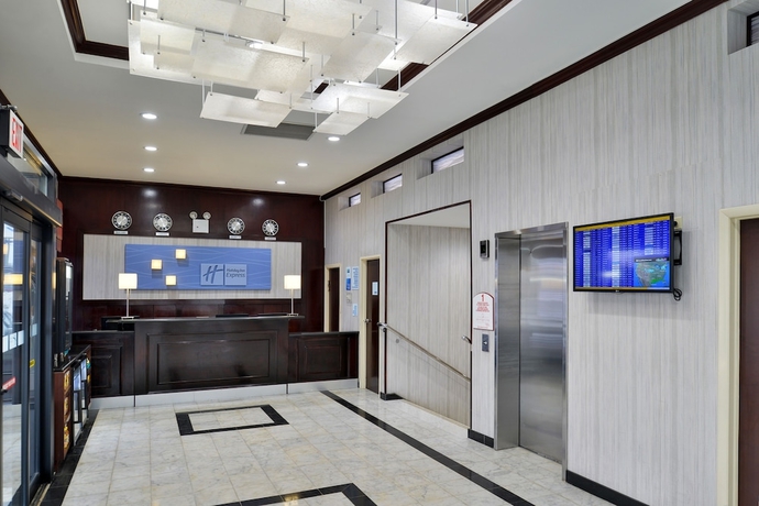 Imagen de los interiores del Hotel Holiday Inn Express New York JFK Airport Area. Foto 19