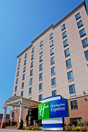 Imagen de los exteriores del Hotel Holiday Inn Express New York-Brooklyn. Foto 14