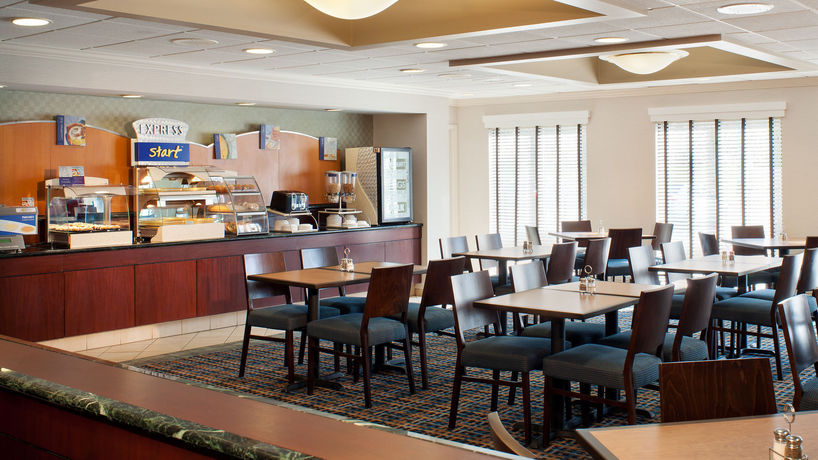Imagen del bar/restaurante del Hotel Holiday Inn Express Newport North - Middletown, An Ihg. Foto 2
