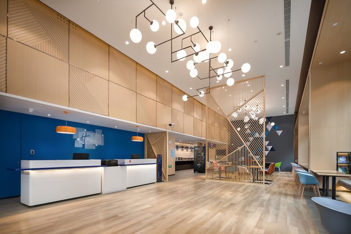 Imagen de los interiores del Hotel Holiday Inn Express Ningbo City Center. Foto 18