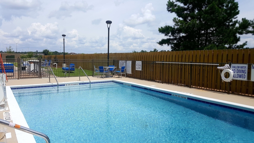 Imagen de la piscina del Hotel Holiday Inn Express North Augusta. Foto 19