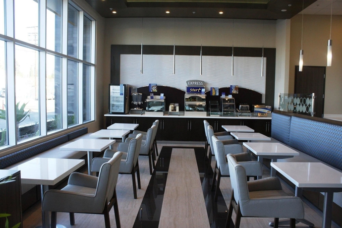 Imagen del bar/restaurante del Hotel Holiday Inn Express North Hollywood - Burbank Area, An Ihg. Foto 2