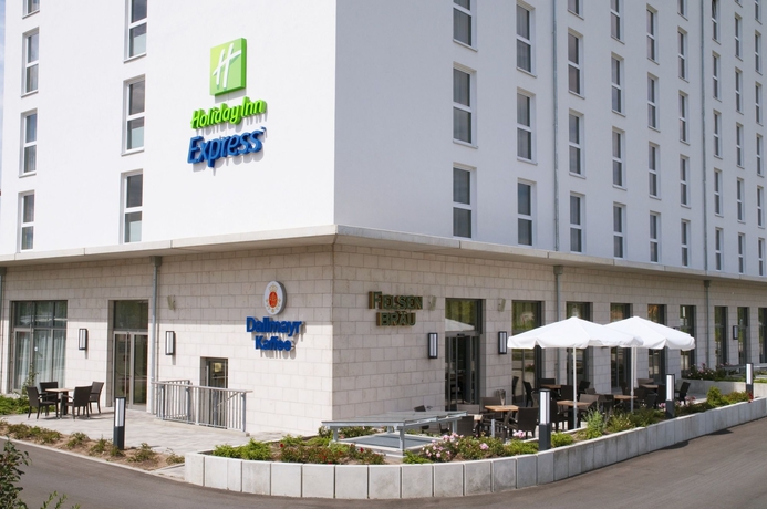 Imagen de los exteriores del Hotel Holiday Inn Express Nuernberg-schwabach, An Ihg. Foto 9