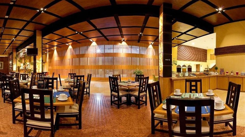 Imagen del bar/restaurante del Hotel Holiday Inn Express Nuevo Laredo. Foto 5