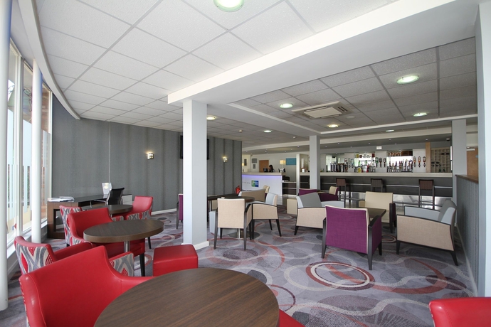 Imagen de los interiores del Hotel Holiday Inn Express Nuneaton, An Ihg. Foto 14