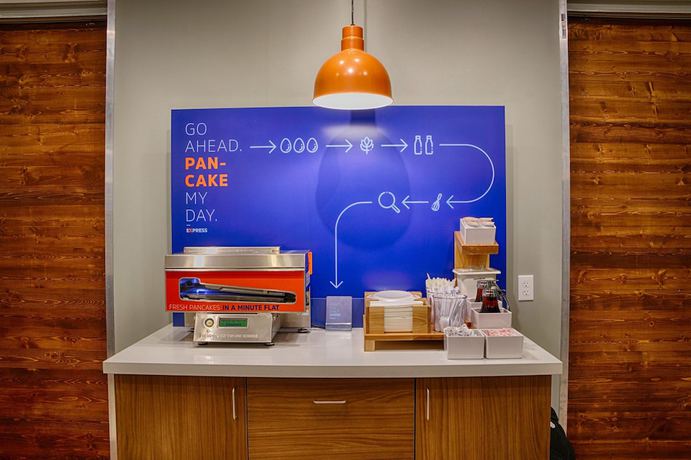 Imagen del bar/restaurante del Hotel Holiday Inn Express Nyc Brooklyn - Sunset Park, An Ihg. Foto 7