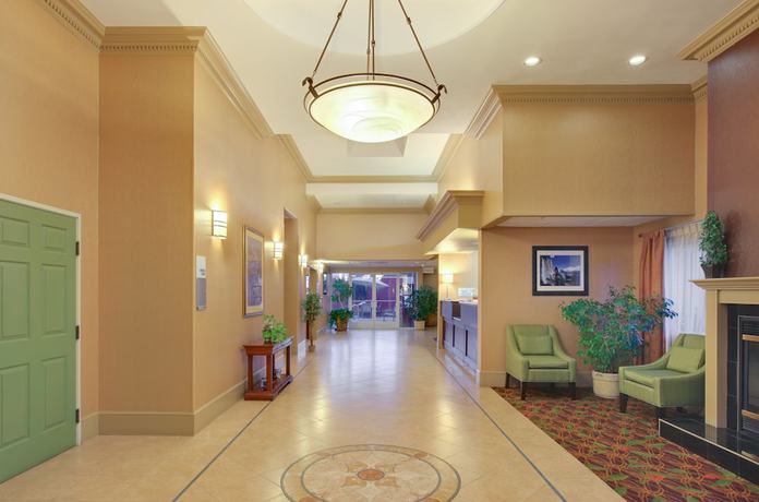 Imagen de los interiores del Hotel Holiday Inn Express Oakdale by IHG. Foto 17