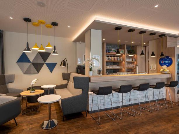 Imagen del bar/restaurante del Hotel Holiday Inn Express Offenbach, An Ihg. Foto 5