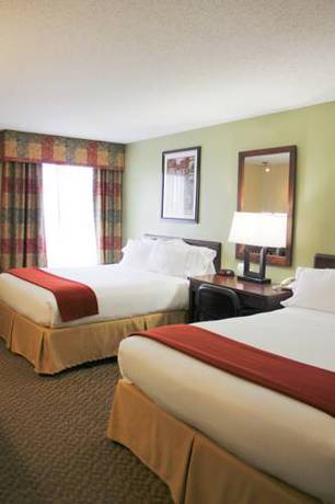 Imagen general del Hotel Holiday Inn Express Osage Bch - Lake of the Ozarks. Foto 1