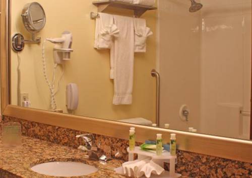 Imagen de la habitación del Hotel Holiday Inn Express Osage Bch - Lake of the Ozarks. Foto 10