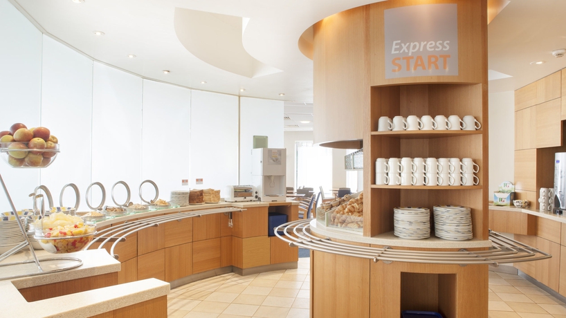 Imagen del bar/restaurante del Hotel Holiday Inn Express Oxford-kassam Stadium. Foto 4