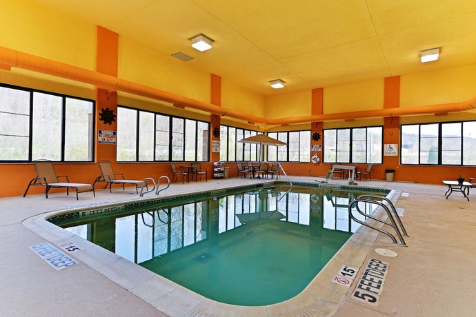 Imagen de la piscina del Hotel Holiday Inn Express Painted Post-corning Area, An Ihg. Foto 20