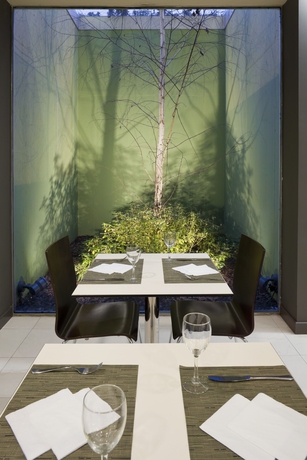 Imagen del bar/restaurante del Hotel Holiday Inn Express Pamplona. Foto 4