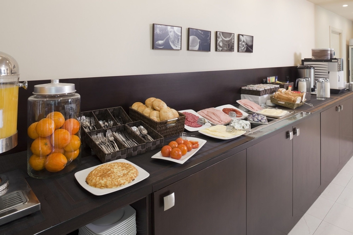 Imagen del bar/restaurante del Hotel Holiday Inn Express Pamplona. Foto 5